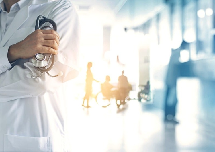 zdjęcie ilustracyjne Polskę czeka fala zachorowań. GIS wydał ostrzeżenie