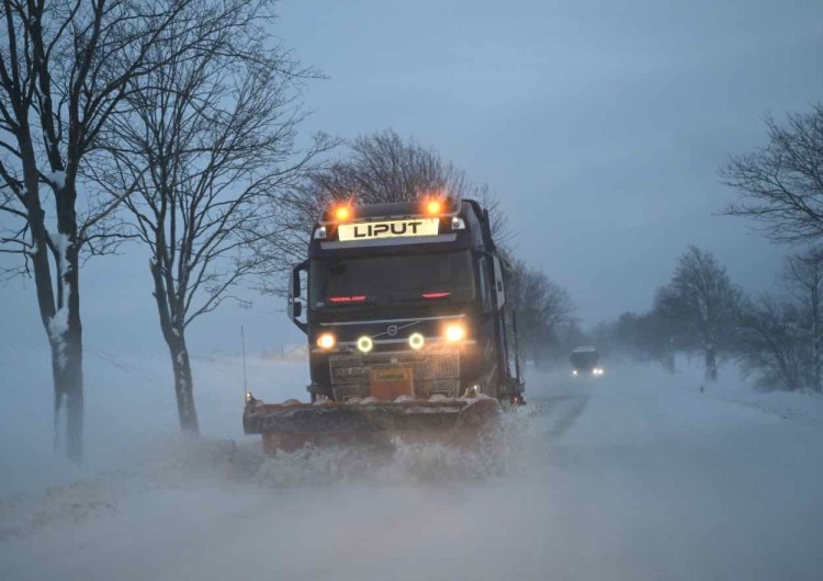 Trudne warunki pogodowe w Polsce Atak zimy w Polsce. IMGW ostrzega