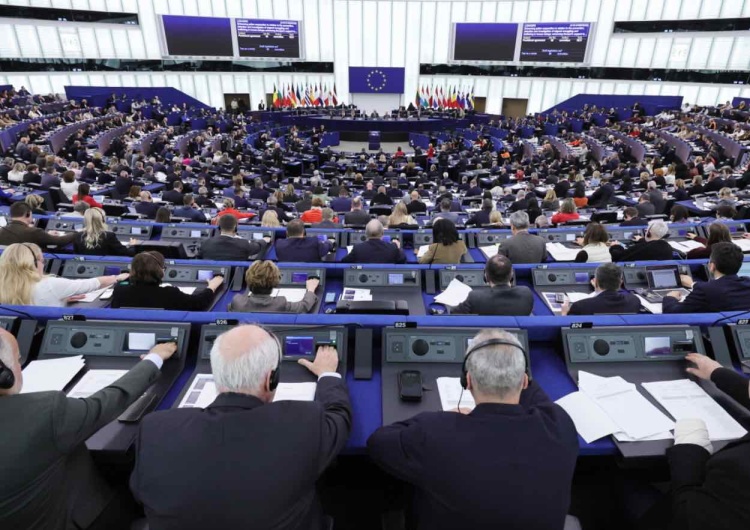 EPL wycofała swój wniosek o procedowanie w trybie pilnym tzw. hamulca bezpieczeństwa do umowy handlowej UE z państwami Mercosur Nagła zmiana w sprawie Mercosur. Wniosek wycofany