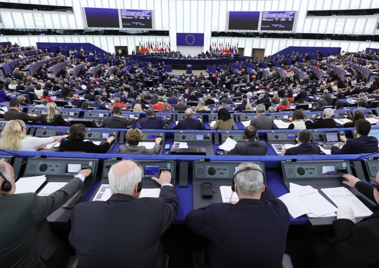 Zdjęcie ilustracyjne PE uderza w Węgry za „pogłębiający się kryzys praworządności”, w tym zakaz homoseksualnych parad