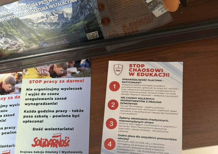 Akcja informacyjna oświatowej Solidarności w jednej z gdańskich szkół