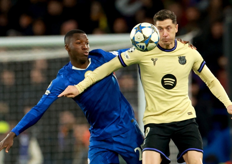  Moises Caicedo i  Robert Lewandowski 