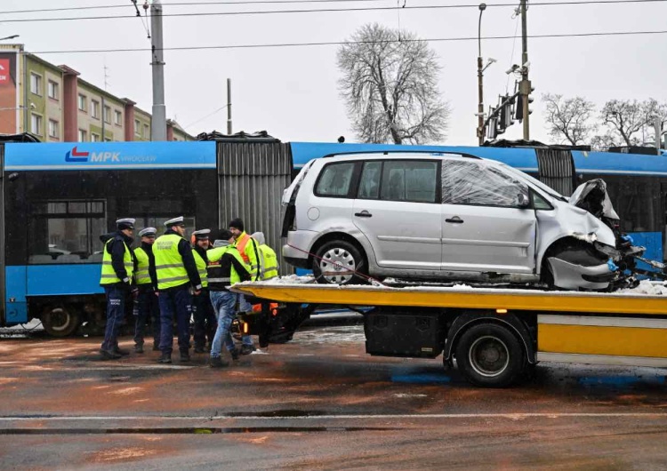 Miejsce kolizji. W bagażniku auta znaleziono 34-latka