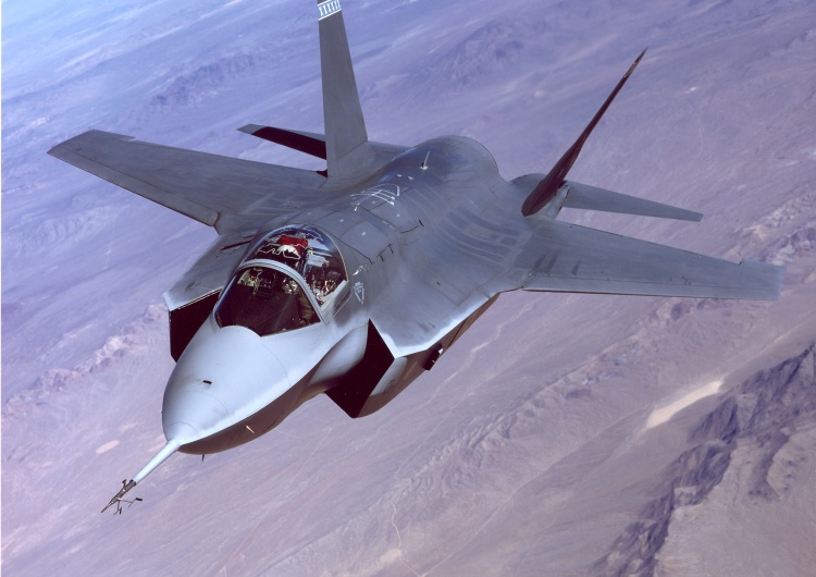 X-35A podczas testów w bazie Edwards