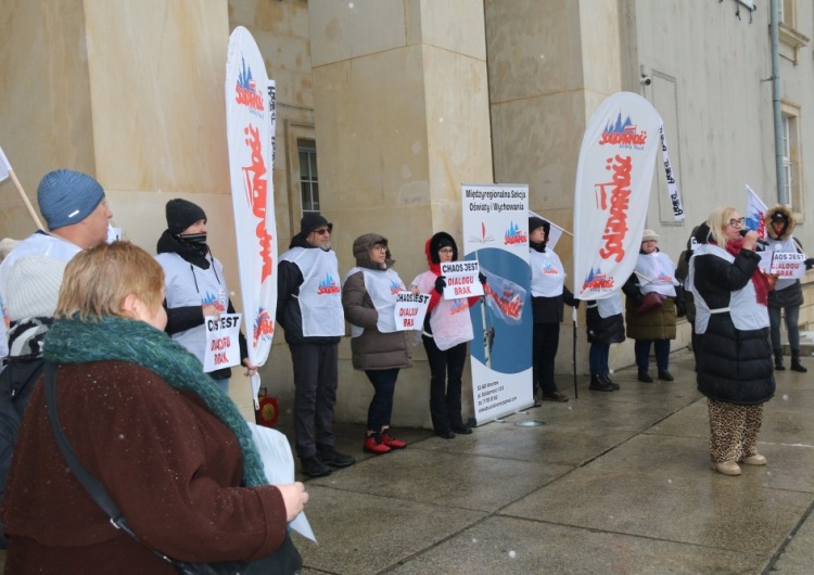 Pikieta oświatowej Solidarności we Wrocławiu