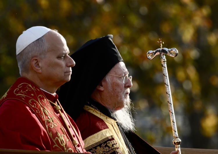 Od lewej: Leon XIV, Bartłomiej I