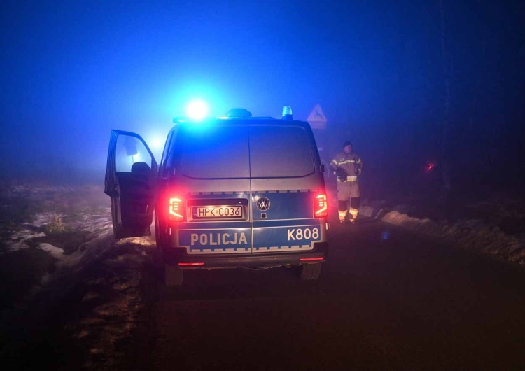 Służby w pobliżu miejsca katastrofy śmigłowca