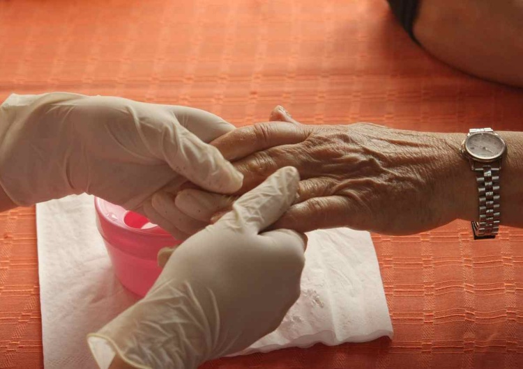 Opieka na pacjentami z chorobą Alzheimera (zdj. ilustracyjne)