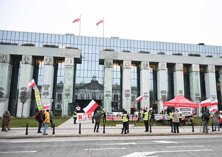 Budynek Sądu Najwyższego w Warszawie podczas posiedzenia połączonych izb: Kontroli Nadzwyczajnej i Spraw Publicznych