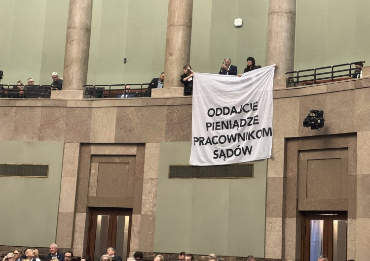 Rozpostarcie transparentu w Sejmie RP