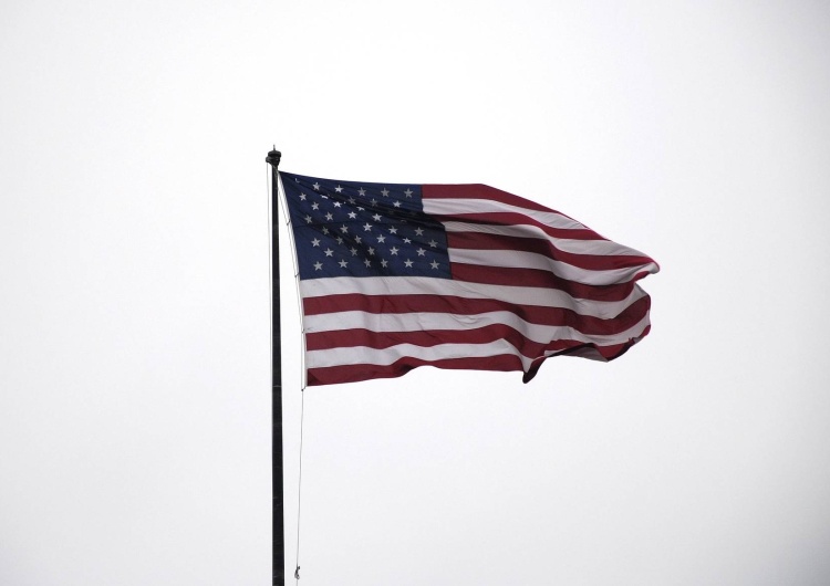 Powiewająca flaga USA, zdjęcie poglądowe