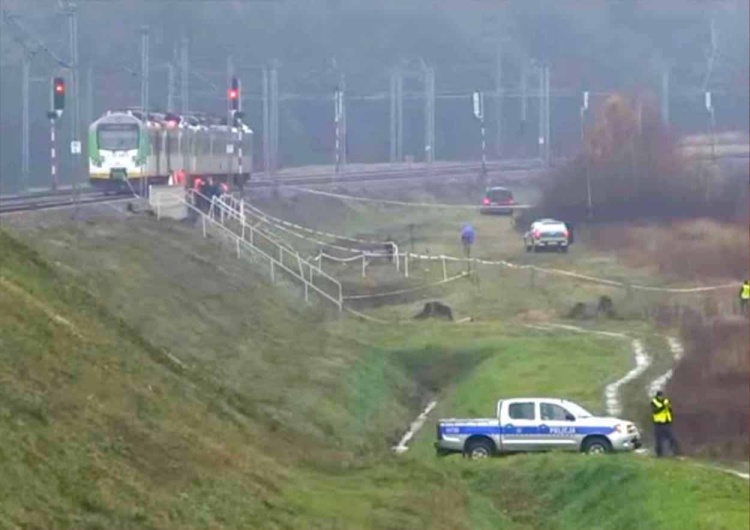 W niedzielę 16 listopada 2025 r. w rejonie miejscowości Życzyn w woj. mazowieckim maszynista jednego z pociągów zauważył uszkodzony fragment torowiska