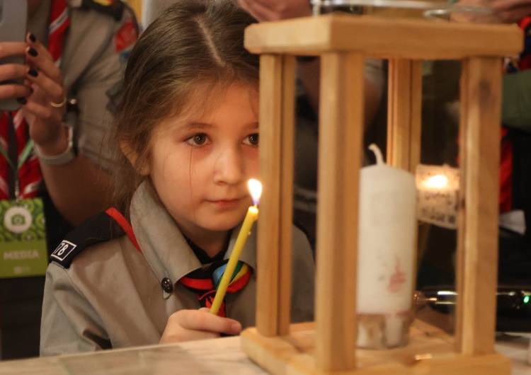 Przekazania Betlejemskiego Światła Pokoju w Zakopanem-Krzeptówkach 