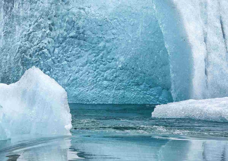 Lodowiec u wybrzeży Islandii (zdj. ilustracyjne)