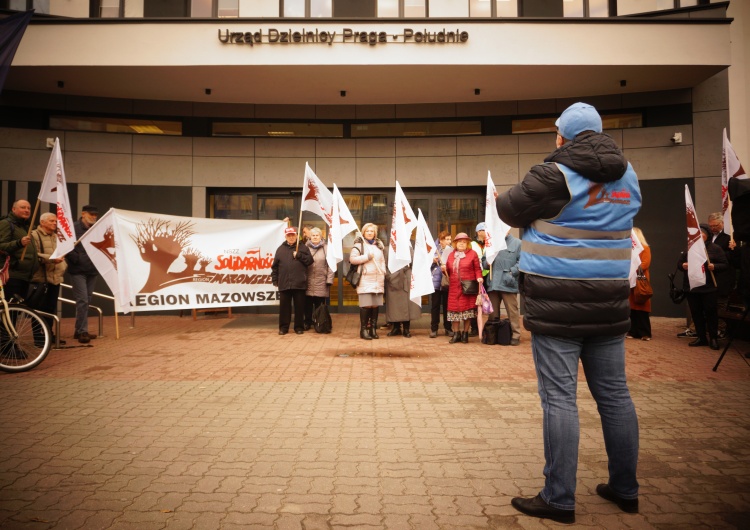 Pikieta w obronie zwolnionej przewodniczącej „S”