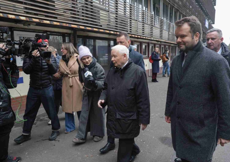 Prezes Jarosław Kaczyński i i rzecznik PiS Rafał Bochenek 