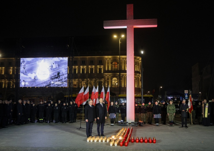 Zapalenie przez prezydenta Karola Nawrockiego „Światła Wolności” w 44. rocznicę wprowadzenia stanu wojennego