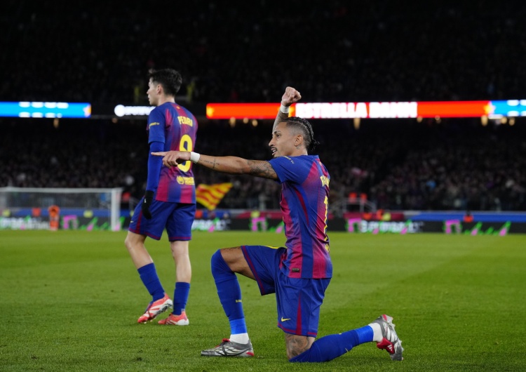 Raphinha z FC Barcelony świętuje zdobycie gola w meczu hiszpańskiej LaLiga pomiędzy FC Barcelona i CA Osasuna