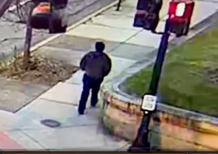 Nagranie z monitoringu udostępnione przez FBI