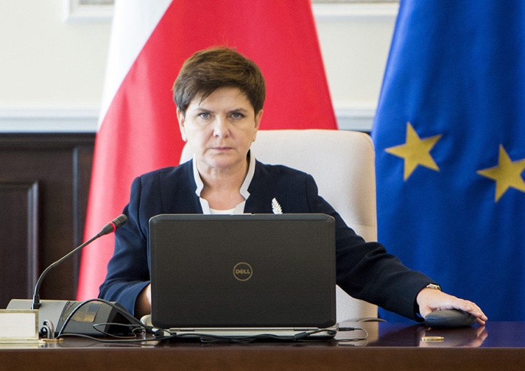 KE przekaże 700 tys. euro na pomoc migrantom. Beata Szydło: