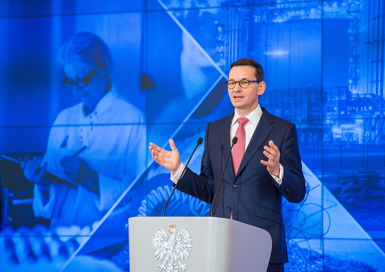  Wariant Omikron. Premier zapowiedział wprowadzenie dodatkowych obostrzeń [VIDEO]