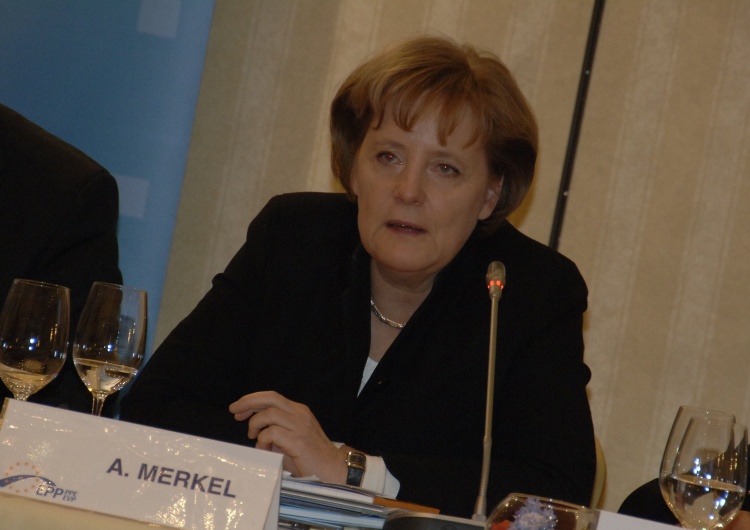 Angela Merkel Merkel wpływała na decyzje niemieckiego Trybunału Konstytucyjnego? Kanclerz jadła kolację z jego prezesem