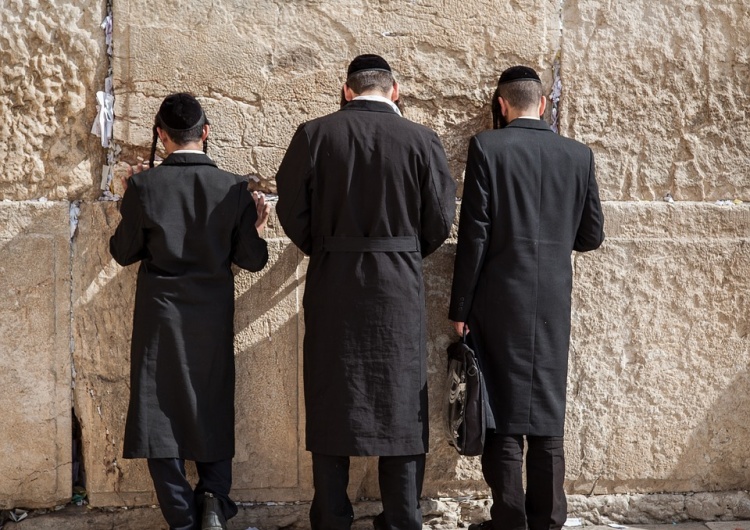 Żydzi pod Ścianą Płaczu w Jerozolimie Antysemityzm wśród pracowników niemieckiej Deutsche Welle. Jest wewnętrzne dochodzenie