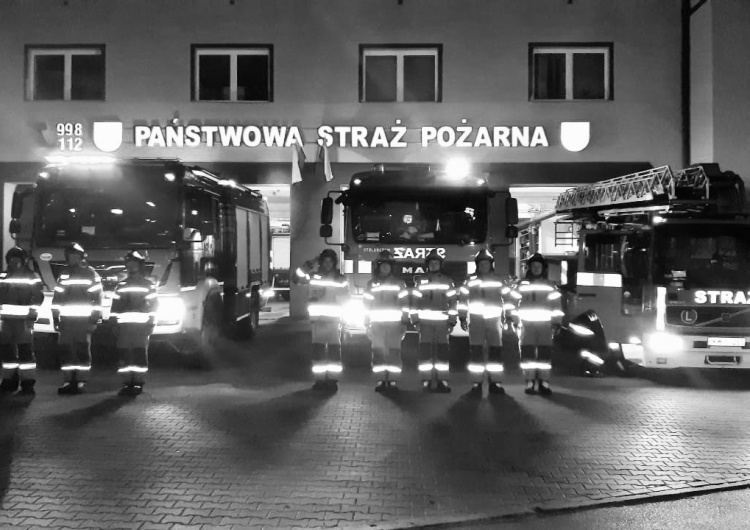 W całej Polsce zawyły syreny. Strażacy oddali hołd ofiarom tragicznego wypadku [WIDEO]