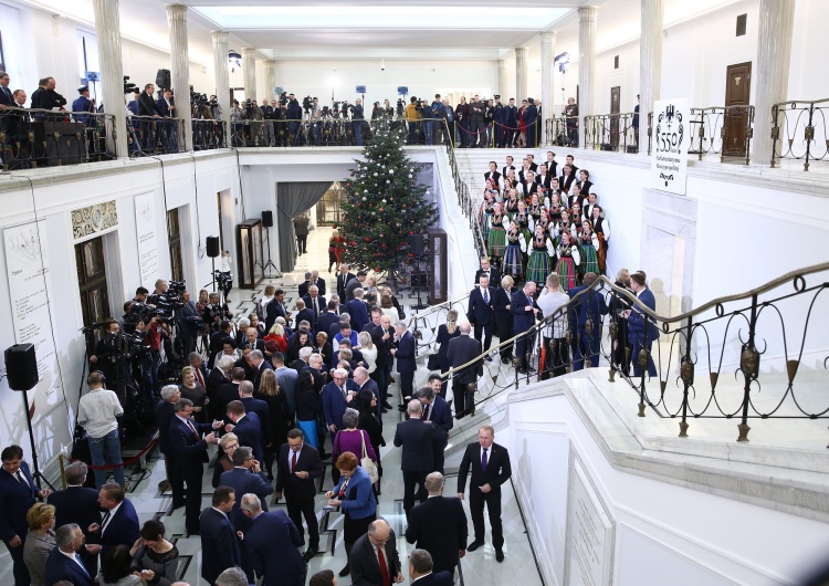 Opłatek sejmowy Nie będzie spotkania opłatkowego w Sejmie. Jaki jest oficjalny powód?