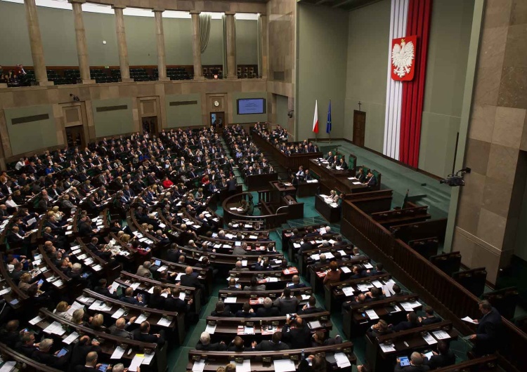 Sejm Na PiS chce głosować więcej Polaków niż na KO i ruch Hołowni razem [NAJNOWSZY SONDAŻ]