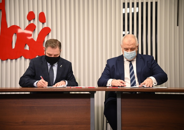  Solidarność oraz prezesi Orlenu, Lotosu i PGNiG podpisali umowę społeczną