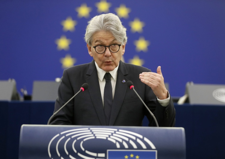 „Wstrzymywanie Polsce pieniędzy to zwykłe złodziejstwo”. Były europoseł nie przebierał w słowach