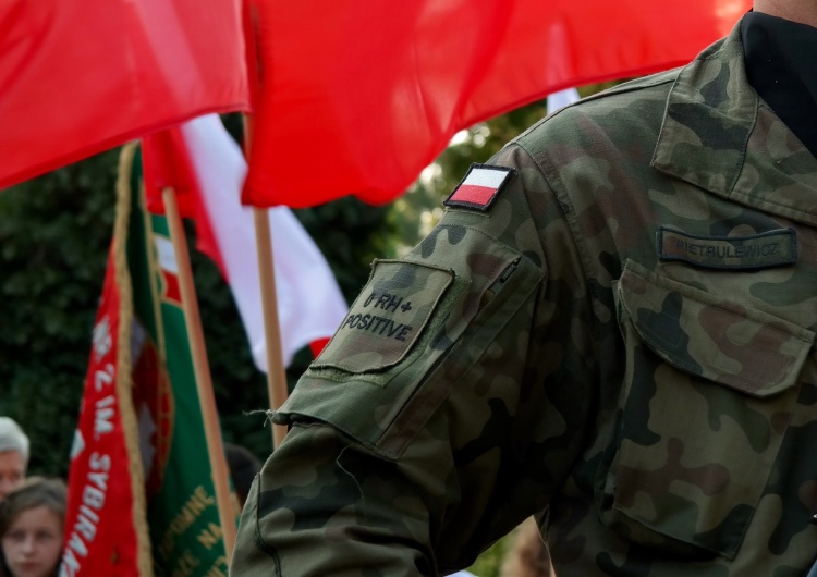 Polski żołnierz, fot. ilustracyjna „Już robią z nim wywiad”. Białoruskie media publikują zdjęcia z polskim żołnierzem