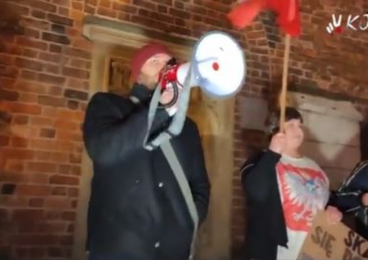  [video] Żal uczestników po katastrofie frekwencyjnej na protestach KOD. 