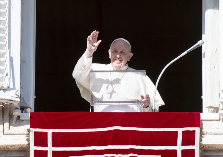  Papież: Pierwszym aktem miłosierdzia jest ofiarowanie uśmiechniętej twarzy