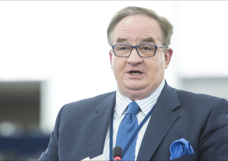 „W ten sposób wytrącimy drugiej stronie oręż z ręki”. Saryusz-Wolski radzi, jak poradzić sobie z blokowaniem unijnych pieniędzy dla Polski