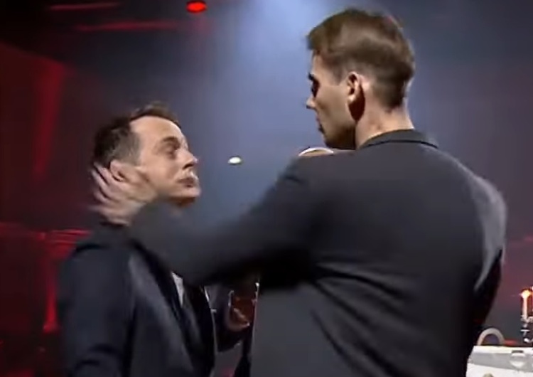 Jaś Kapela uderzony przez Ziemowita Kossakowskiego [VIDEO] „No chodź, no chodź”. Podczas prezentacji zawodników przed walką Kapela–Kossakowski doszło do rękoczynów