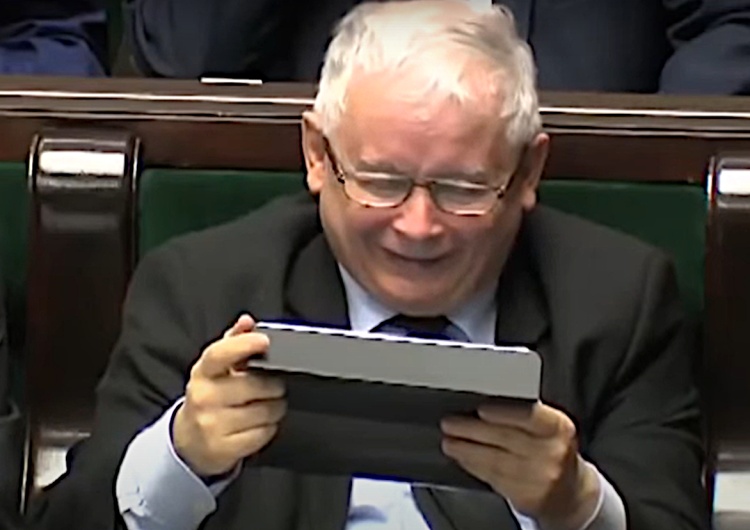 Jarosław Kaczyński Śmieją się z niego, że „nie ma konta w social mediach”, a Kaczyński „wygrywa internety”