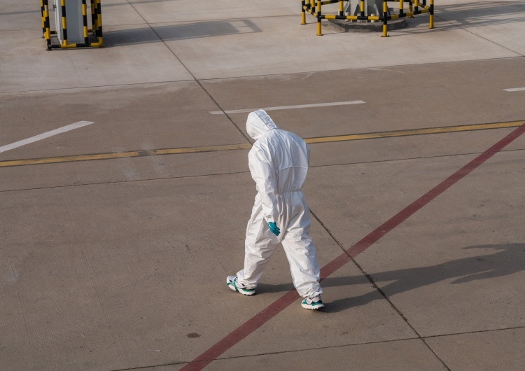 Smutny bilans epidemii Smutny bilans pandemii koronawirusa. W ciągu ostatniej doby zmarło prawie 800 osób z COVID-19