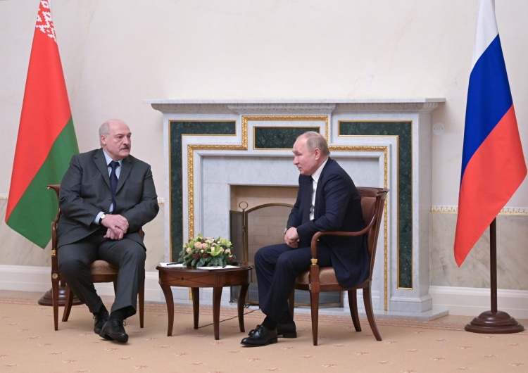 Władimir Putin i Aleksander Łukaszenka Ręka w rękę przeciw Polsce? Rosja chce poprzeć Białoruś w jej „śledztwie” ws. działań Polski na granicy polsko-białoruskiej