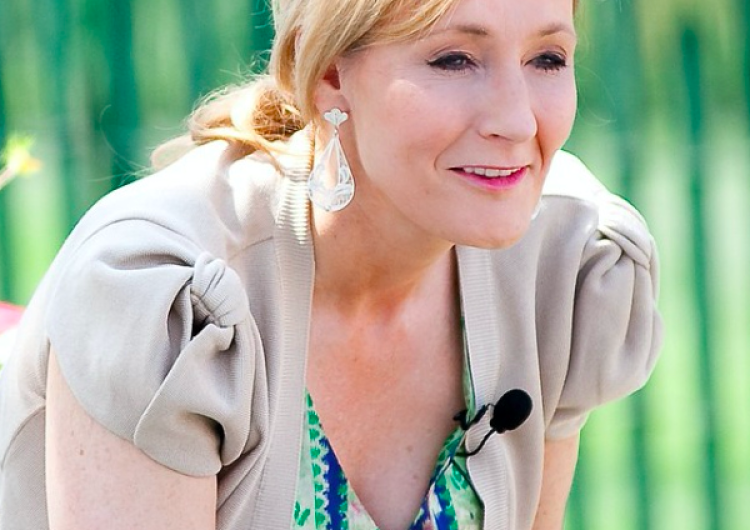J.K. Rowling „Guardian” anuluje plebiscyt na „Człowieka Roku 2021”. Powodem pierwsze miejsce J.K. Rowling?