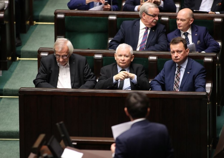  Konfederacja „języczkiem u wagi”. Nikt nie zbuduje bez niej większości? [SONDAŻ]