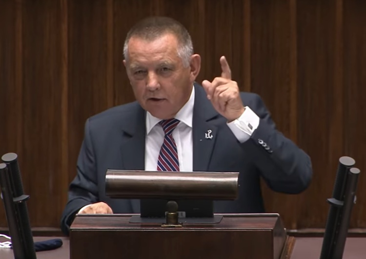 Marian Banaś Nieoficjalnie. Banaś ma zasypać raportami rząd Zjednoczonej Prawicy. Uderzy w szefa MON