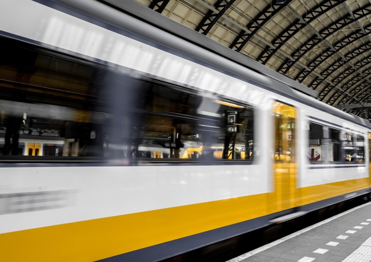Warszawa: Pociąg śmiertelnie potrącił dziewczynkę