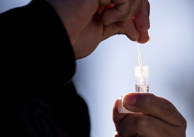 test na COVID-19 Epidemiolog w duńskiej TV: Odzyskamy swoje życie. Omikron może oznaczać koniec pandemii