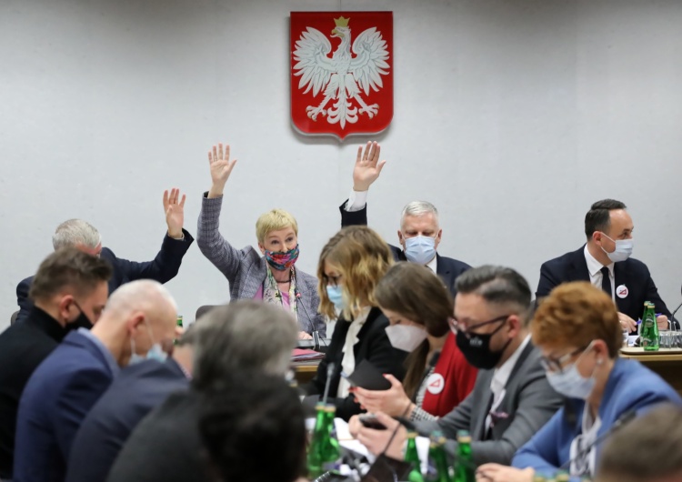Wspólne posiedzenie Komisji Edukacji, Nauki i Młodzieży oraz Obrony Narodowej Wulgaryzmy na posiedzeniu komisji. Poseł PO oskarża posła PiS -