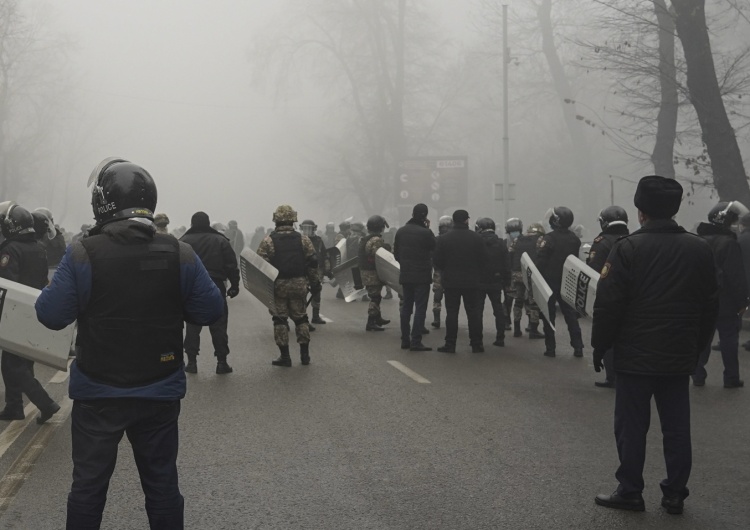 Zamieszki w Kazachstanie Coraz goręcej w Kazachstanie. Żołnierze strzelają do uczestników zamieszek na Placu Republiki w Ałmaty