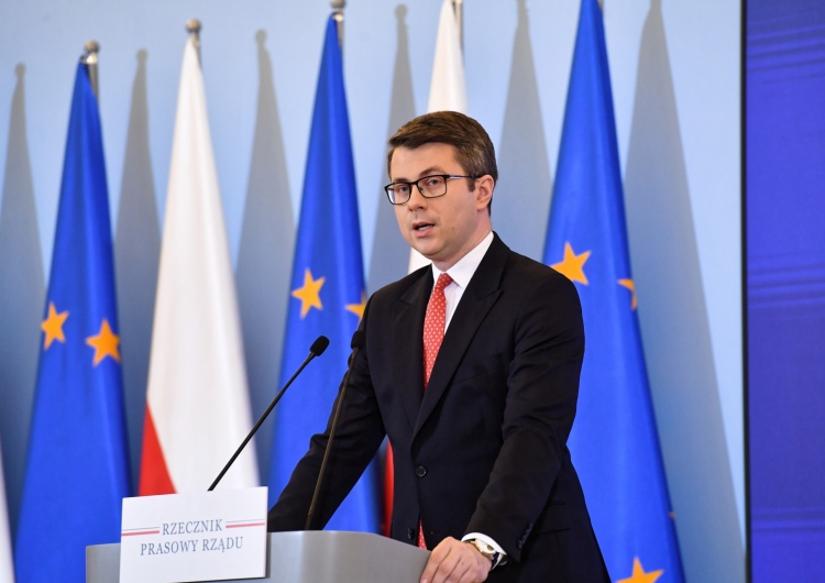 Rzecznik rządu Piotr Müller Rzecznik rządu zdradził liczbę nowych przypadków zakażeń koronawirusem
