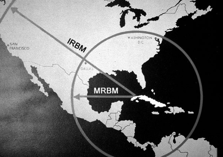 Zasięg radzieckich pocisków MRBM i IRBM rozmieszczonych na Kubie w 1962 roku W latach 60' o mało nie doprowadziło to do wojny nuklearnej.