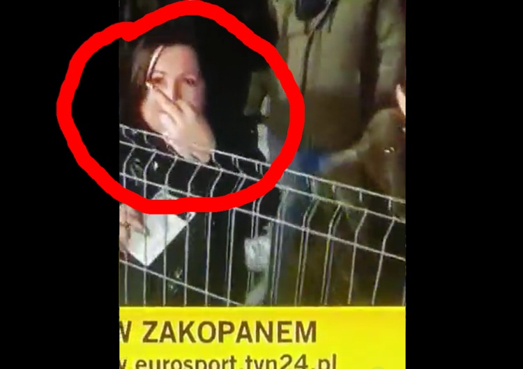 sytuacja podczas relacji TVN24 ze skoków narciarskich [WIDEO] Reporter TVN 24 podczas relacji na żywo chciał porozmawiać z kibicami skoków. Tego się nie spodziewał!